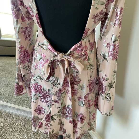 NWT floral dress with deep v cut neckline & open back. - Picture 2 of 5